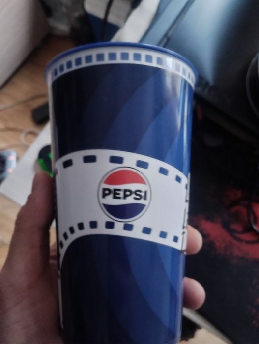 Vand seturi de pahare de la Pepsi