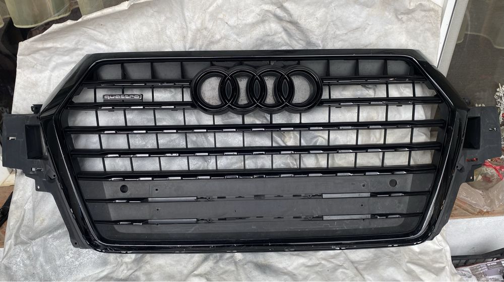 ОРИГИНАЛНА Решетка/Маска за AUDI Q7