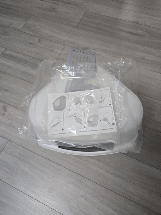 Котешка ъглова тоалетна закрита