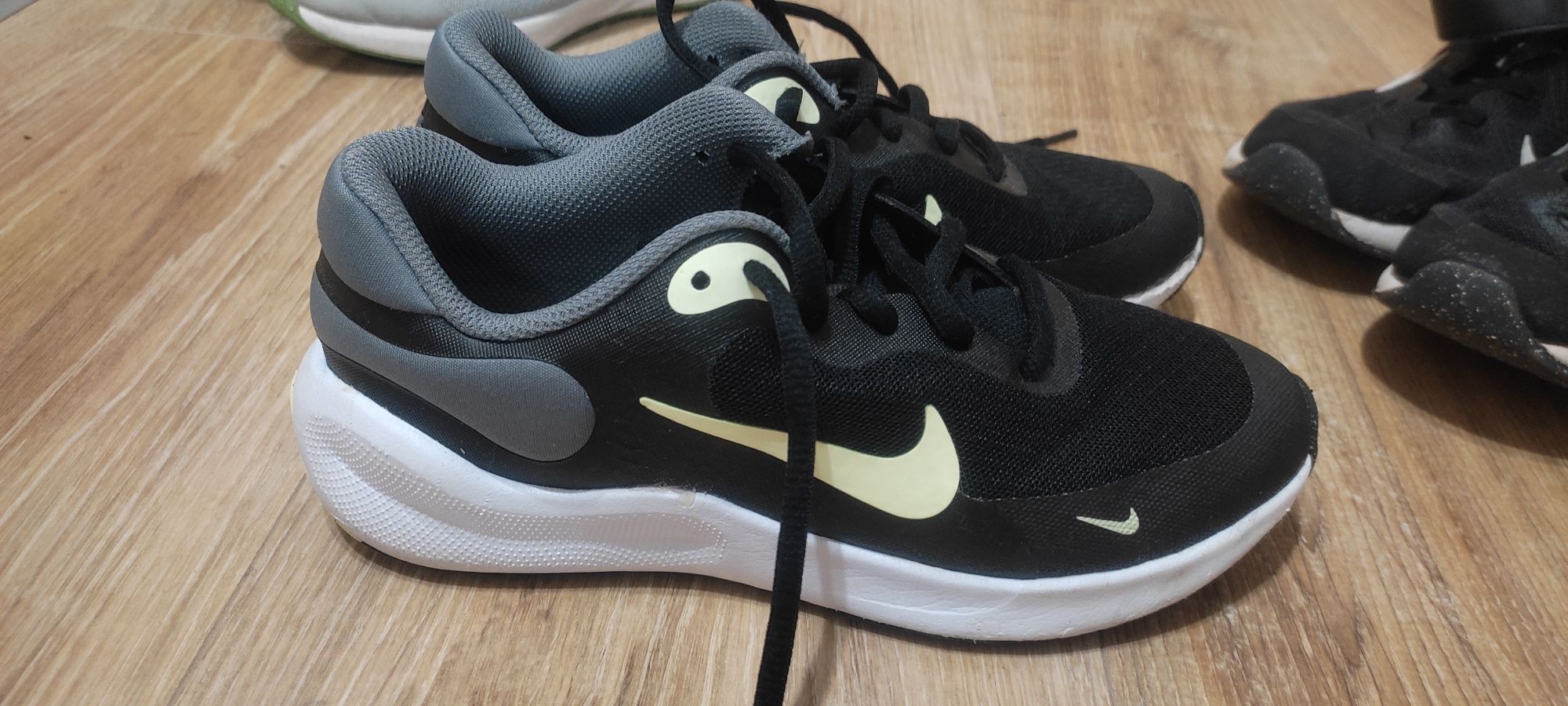 Маратонки nike 34 номер