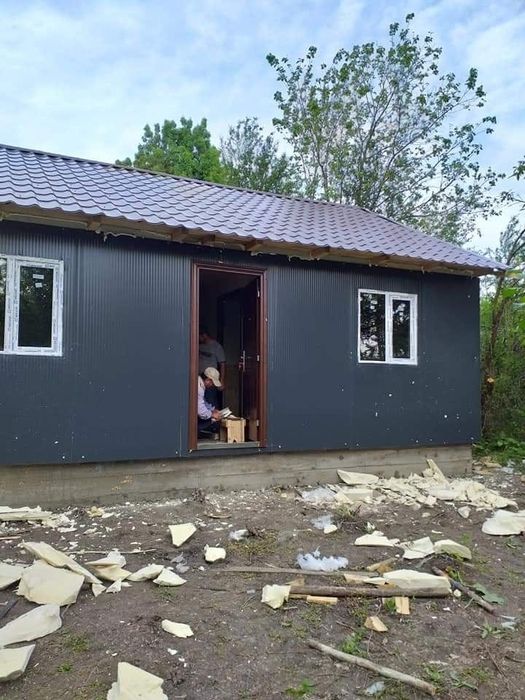 Vând case din panouri