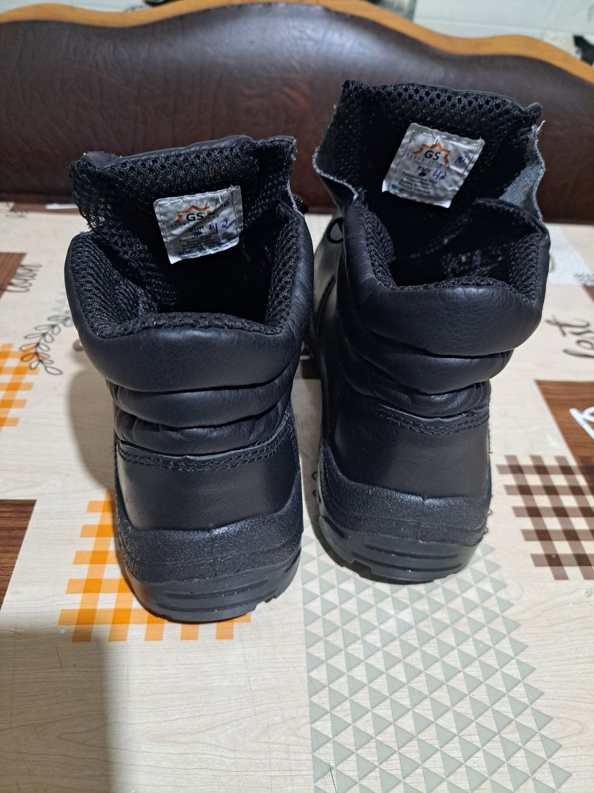 Продаются рабочие ботинки