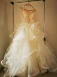 Vand rochie de mireasa + Crinolina