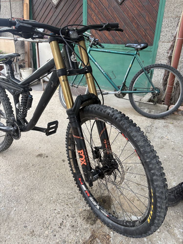 Продавам колело Kona stinky DH (DownHill)