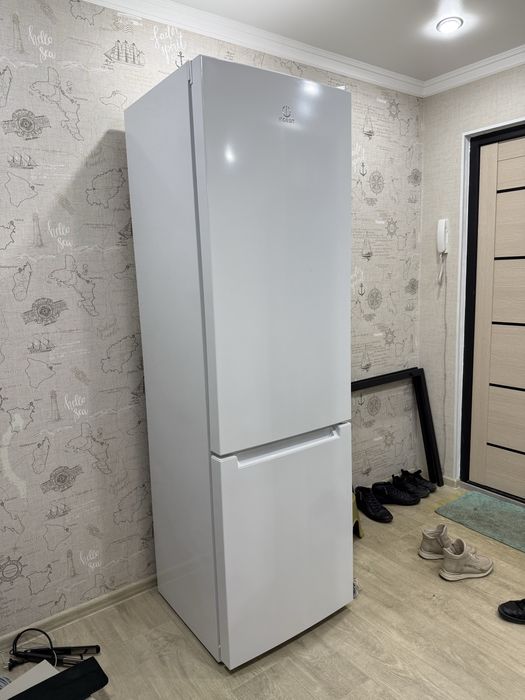 Холодильник Indesit