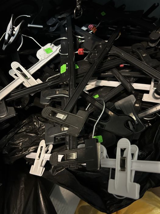 Пласмасови закачалки