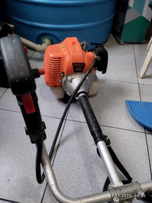 Продам бензиновый триммер