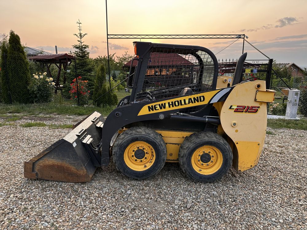 Bobcat / New Holland L215 Incarcator Frontal 2011