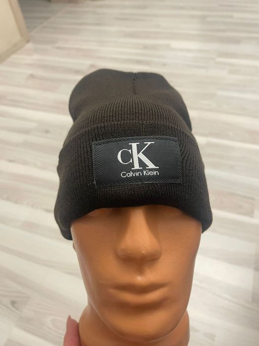 Fesuri noi, Nike, adidas, Hugo, Calvin, etc