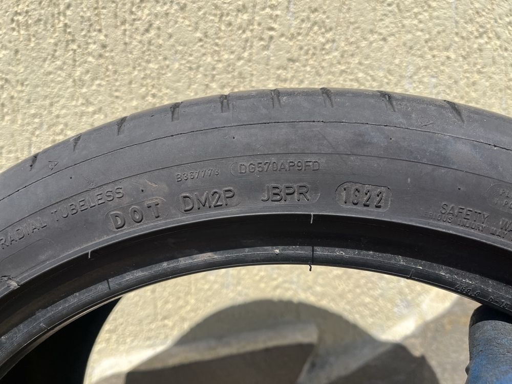 2 бр. летни гуми 225/40/18 Dunlop DOT 1622 4 mm