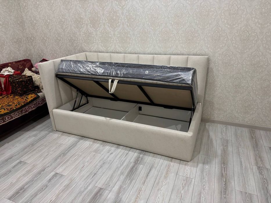 Кровать с подъёмным механизмом