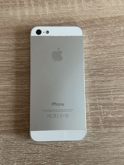 İphone 5 перфектно работещ.