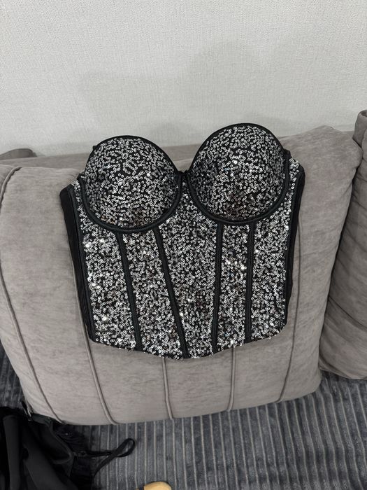 Продаю шикарный, блестящий корсет