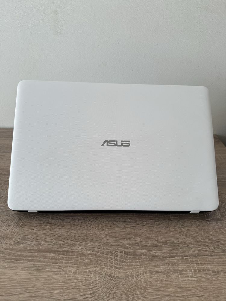 Лаптоп ASUS X751S