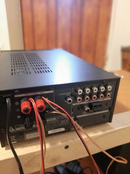 Amplituner TEAC.