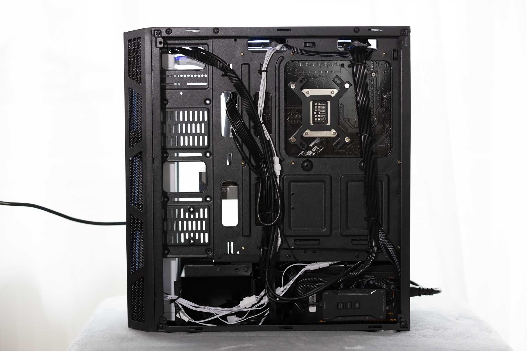 Custom Gaming PC i7 14700K RTX 5070 m.2 ssd 2TB 32GB RAM DDR5 Z790 Nou