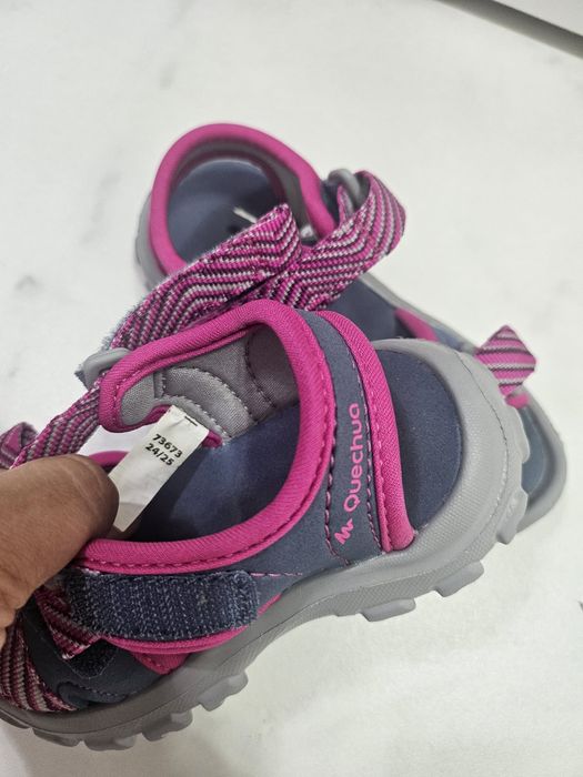 Sandale Decathlon mărimea 24/25
