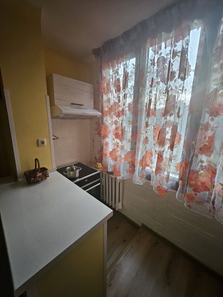 Дава се под наем Тристаен апартамент в София, Хиподрума - 72 кв.м за 663 € - Снимка #2