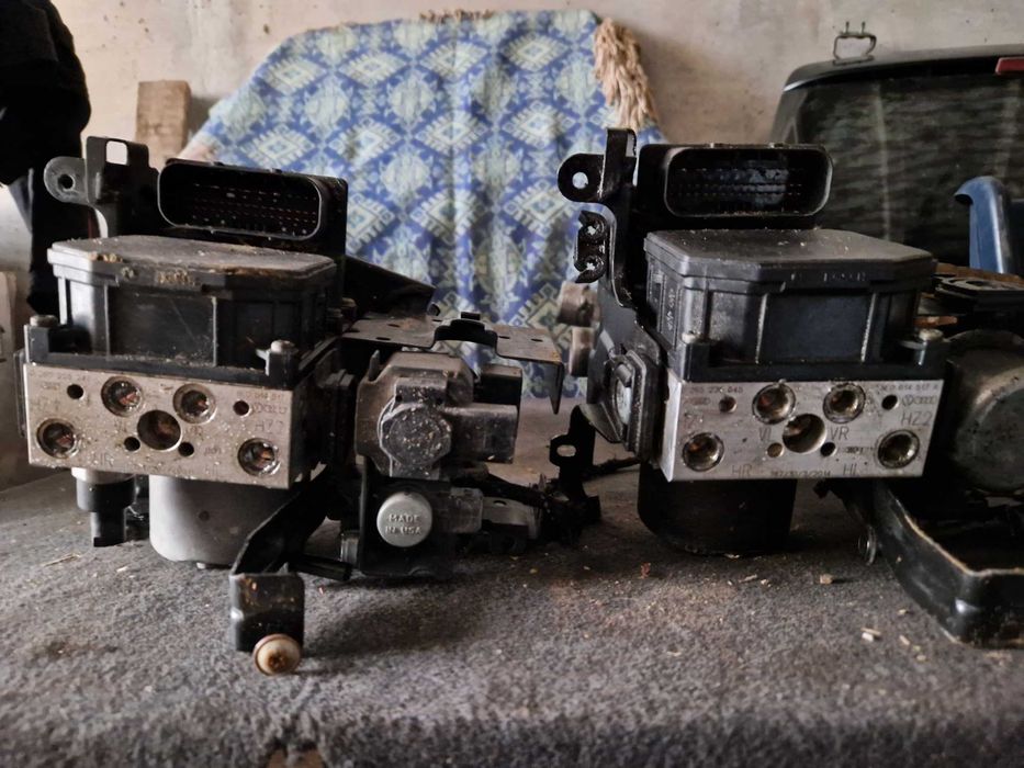 Интеркулер,къпхолдери ABS модули, педали и много други части.