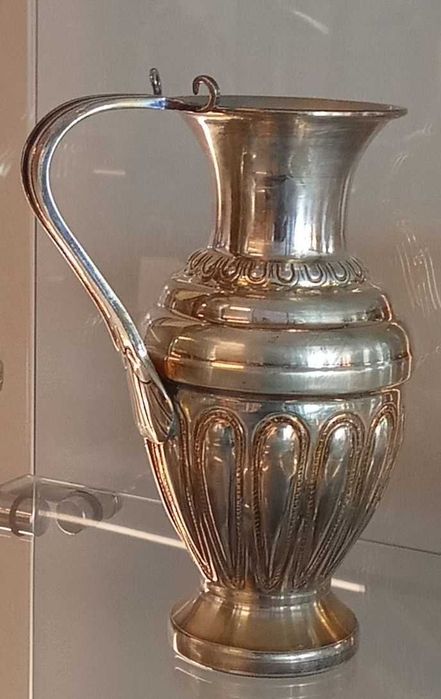 Сребърна кана от "Рогозенското съкровище" с частично златно покритие