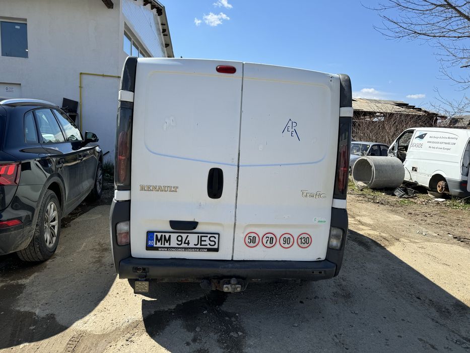 Renault Trafic 6 locuri + spatiu marfa