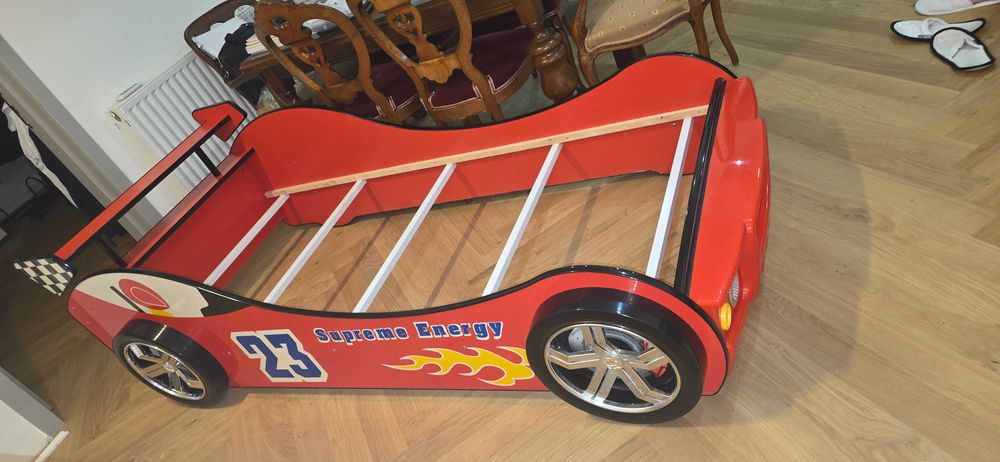 Pat copil, forma masina