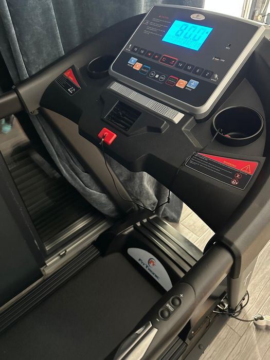 Bandă de Alergat Pliabilă FitTronic D550 - Excelentă pentru Acasă!