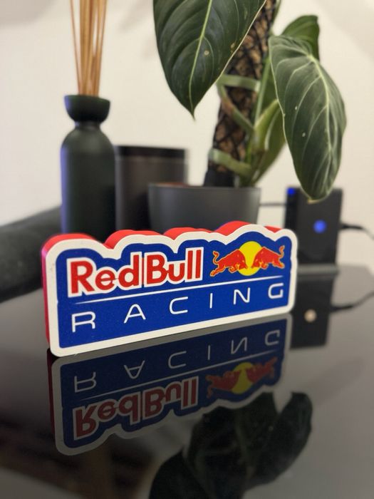 Lampă LED decorativă Red Bull Racing – ideală pentru birou sau gaming