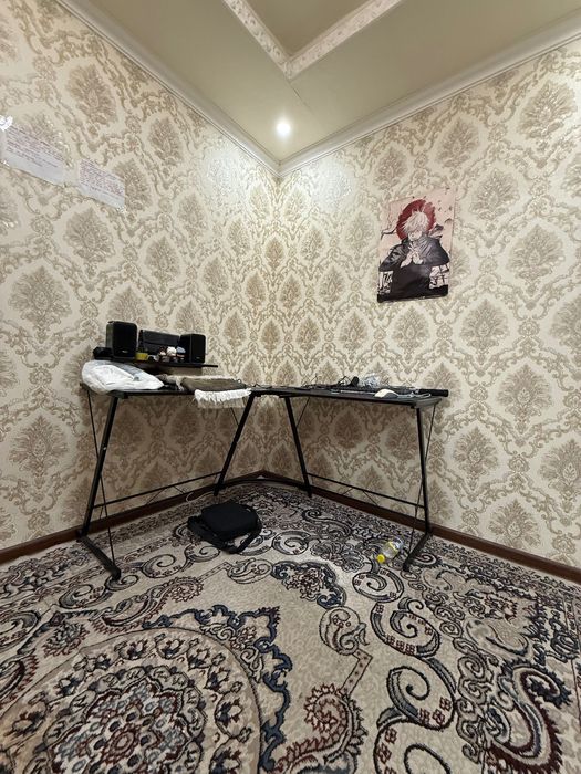 Stol L shaklda kompyuter uchun