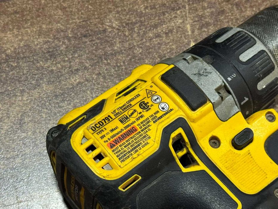 Акумулаторен винтоверт Dewalt DCD791 с една батерия