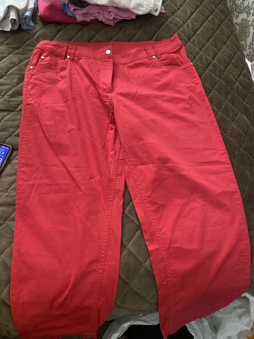 Красные женские брюки