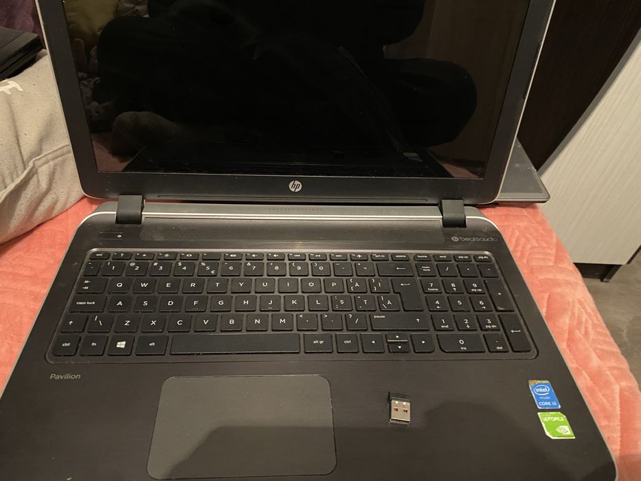 Vând leptop firma: HEWLETT-PACKARD