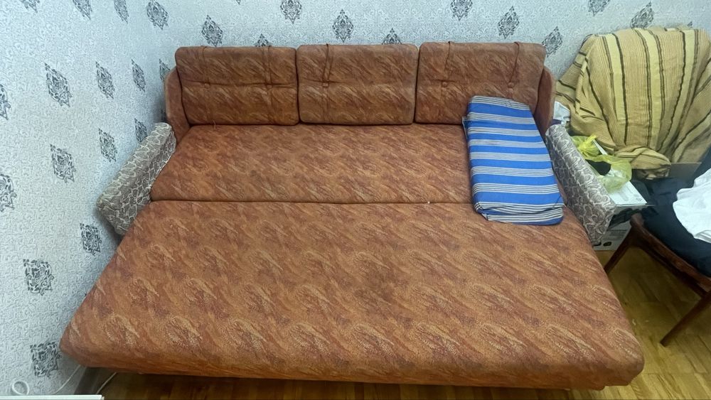 Срочно продаётся раскладной диван-кровать.ТОРГ УМЕСТЕН!