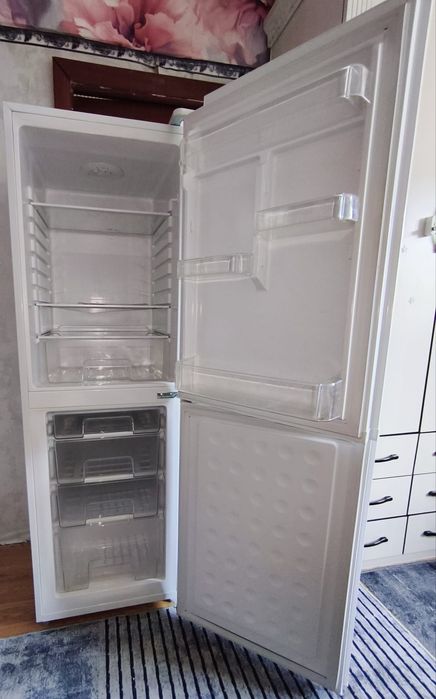 Продам холодильник  год эксплуатации. Высота  170