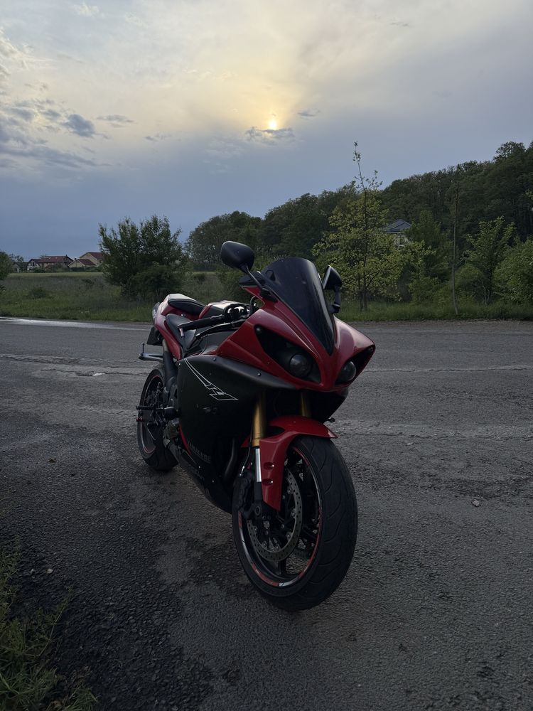 Yamaha  R1 big-bang!!