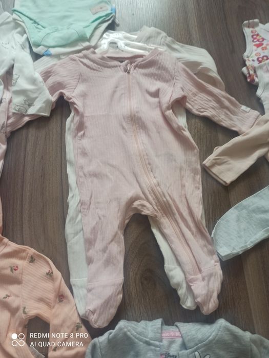 Vând lot haine bebe  0-3 luni fetiță