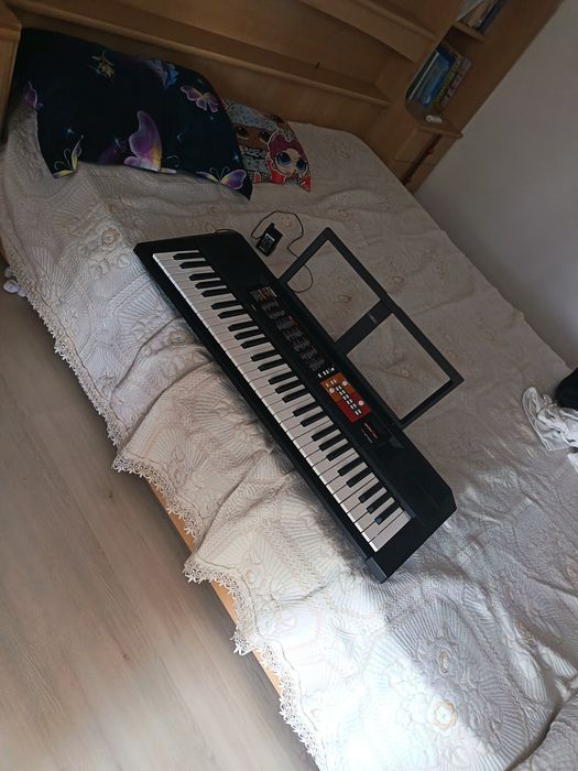 Vând orga Yamaha F51