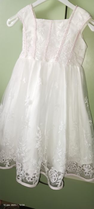 Продам платье для девочки на 3 года