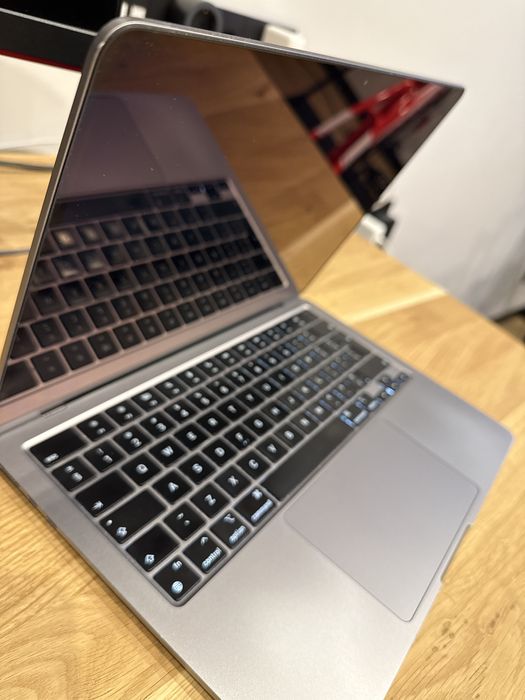 MacBook Air M2 24GB RAM, 8 CPU / 10 GPU, 1TB