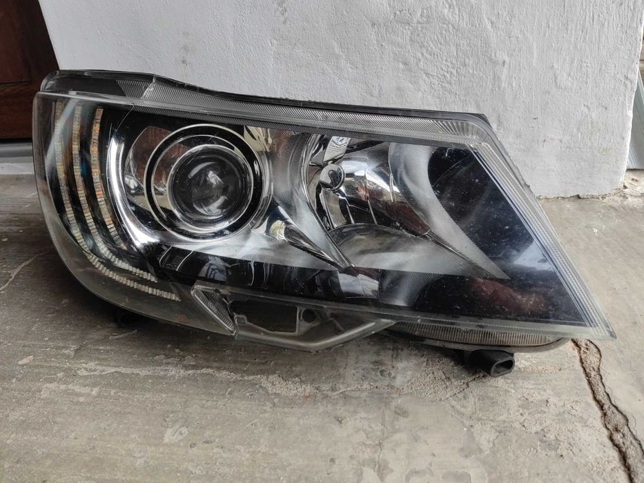 Фар Skoda Superb Bi-Xenon LED десен / Фар Шкода Суперб Оригинален