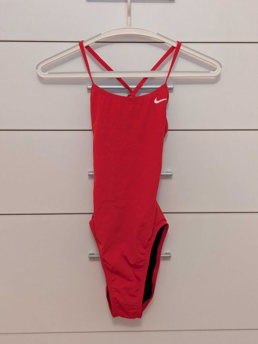 Цял спортен бански за плуване Nike Hydrastrong (червен, размер 34)