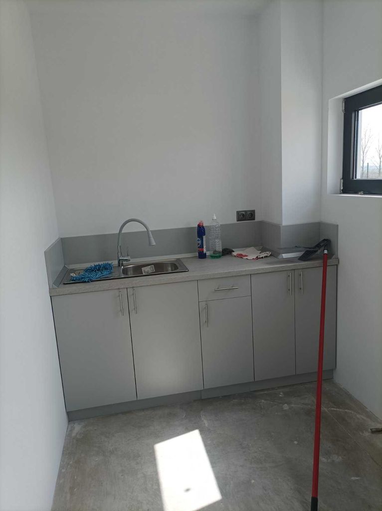 Дава се под наем Промишлена сграда в Казанлък - 522 кв.м за 2040 € - Снимка #5