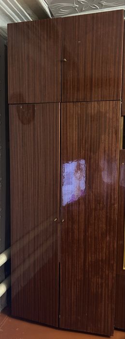 Продам шифоньер с антресолью