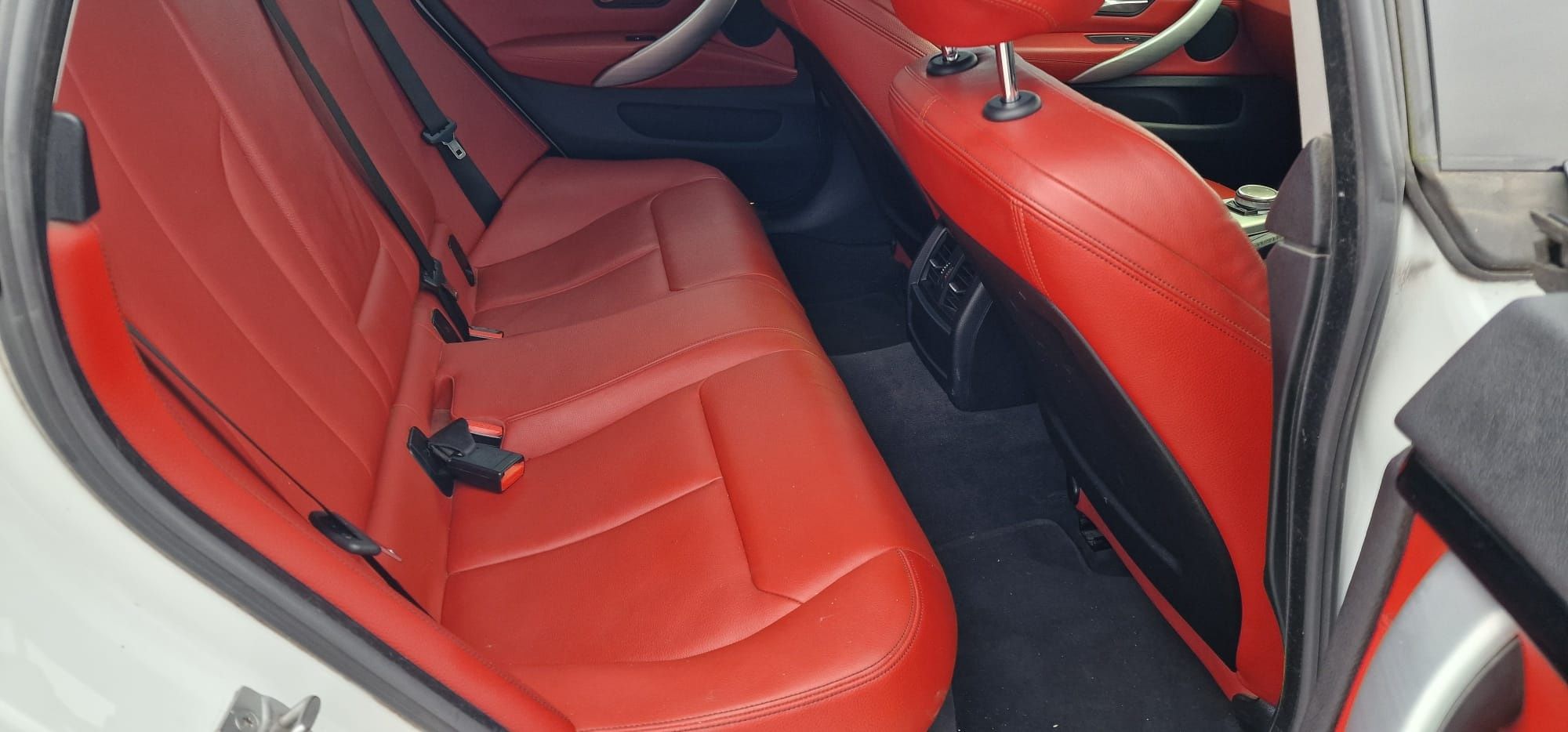 Interior rosu bmw seria 4 f36 cu incalzire 4 usi