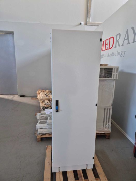 Метален шкаф за ел табла