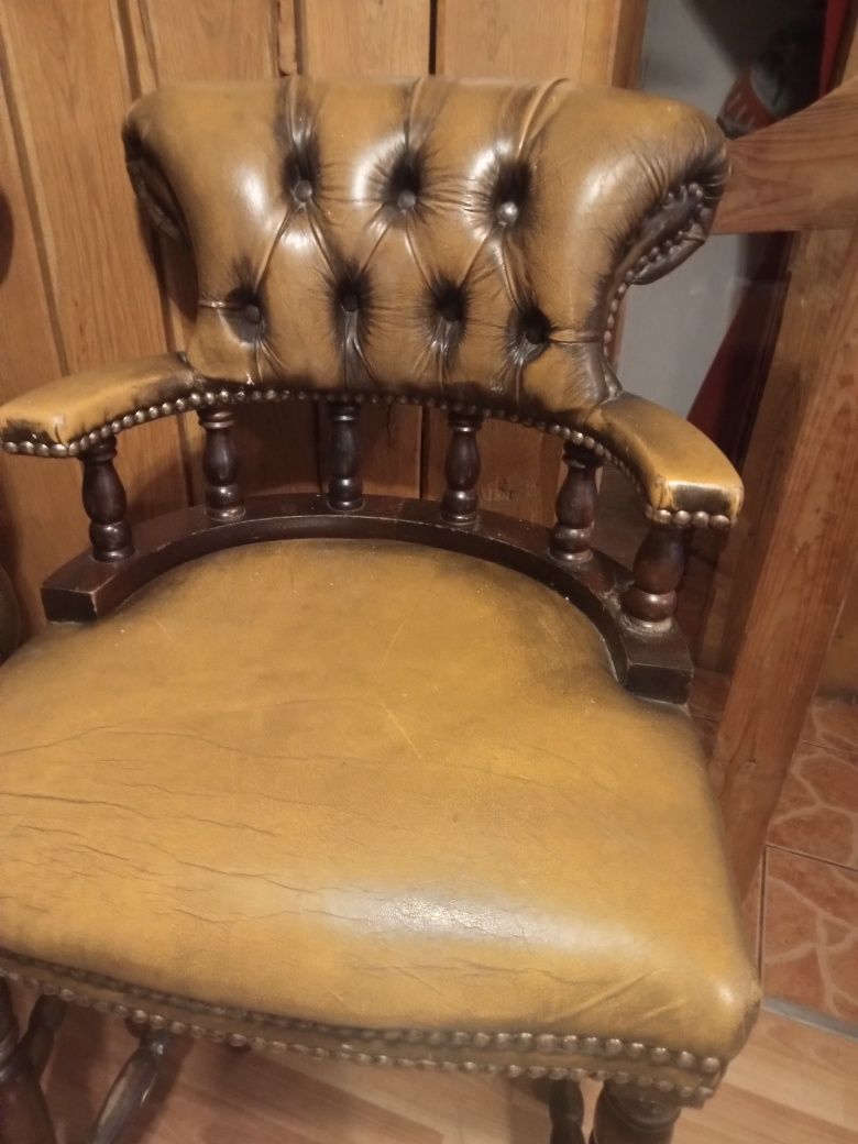 Vând 2 scaune Chesterfield autentic