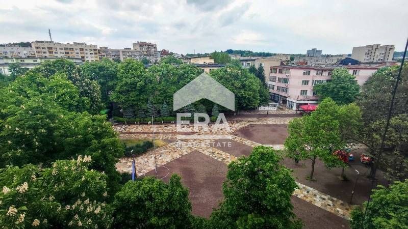 ЕРА ИмотиТе предлага под наем цялостно обзаведен Тристаен Тухлен апарт