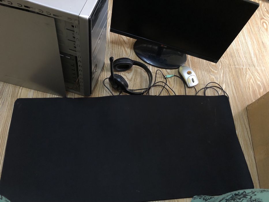 Продается монитор, наушники, мышка, коврик и другое.