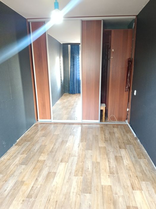 Продам 2 х комн квар. 3 мкр-7 дом- 2   этаж