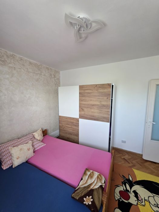Inchiriez apartament cu 2 camere strada uniri
